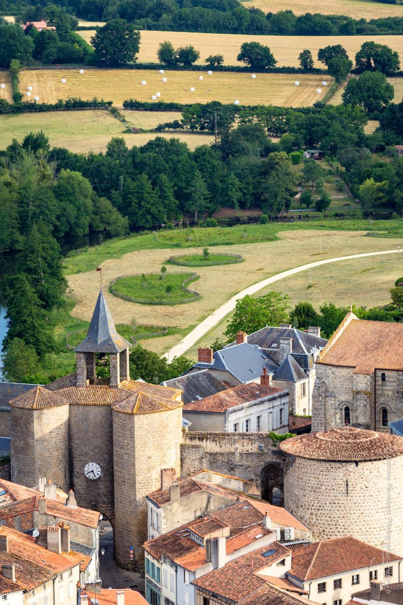 Petite Maison Medievale Parthenay Exterior foto